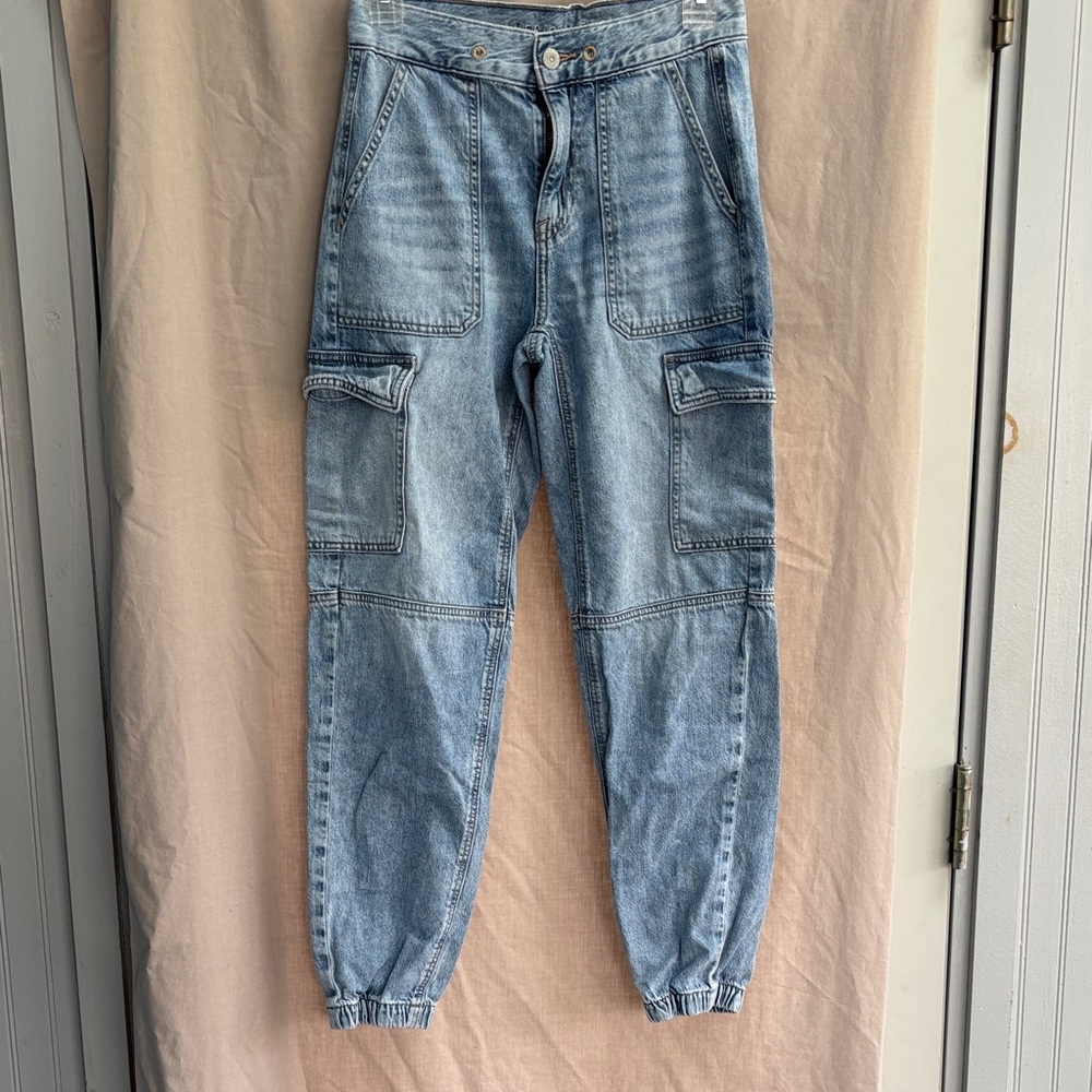 American Eagle Outfitters Light Blue Straight-Leg Cargo Jeans (Women)